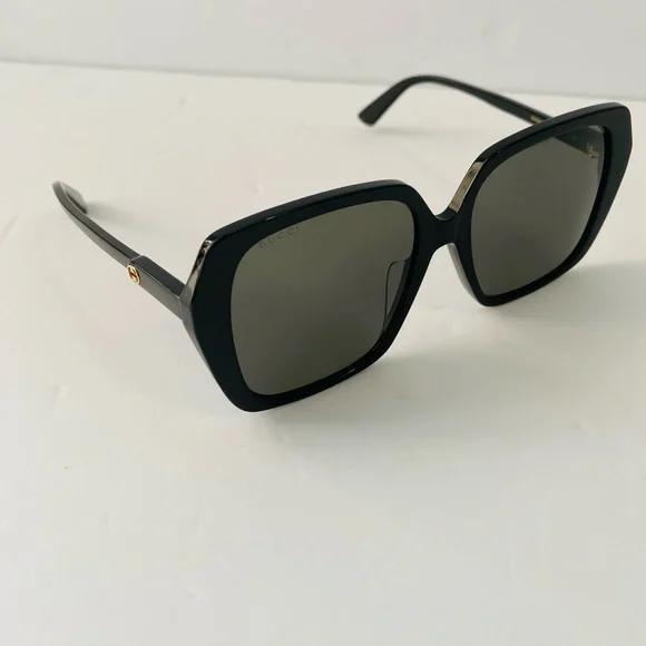 New Gucci Women’s Square Ladies Sunglasses
Item No. GG0533SA 001 56 - Picture 10 of 14